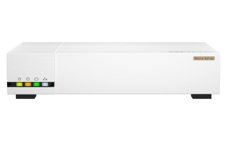 QNAP QHora-322 Routeur connecté 2.5 Gigabit Ethernet, 10 Gigabit Ethernet Blanc