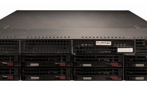 Fortinet FortiAnalyzer 1000F analyseur de réseaux Noir